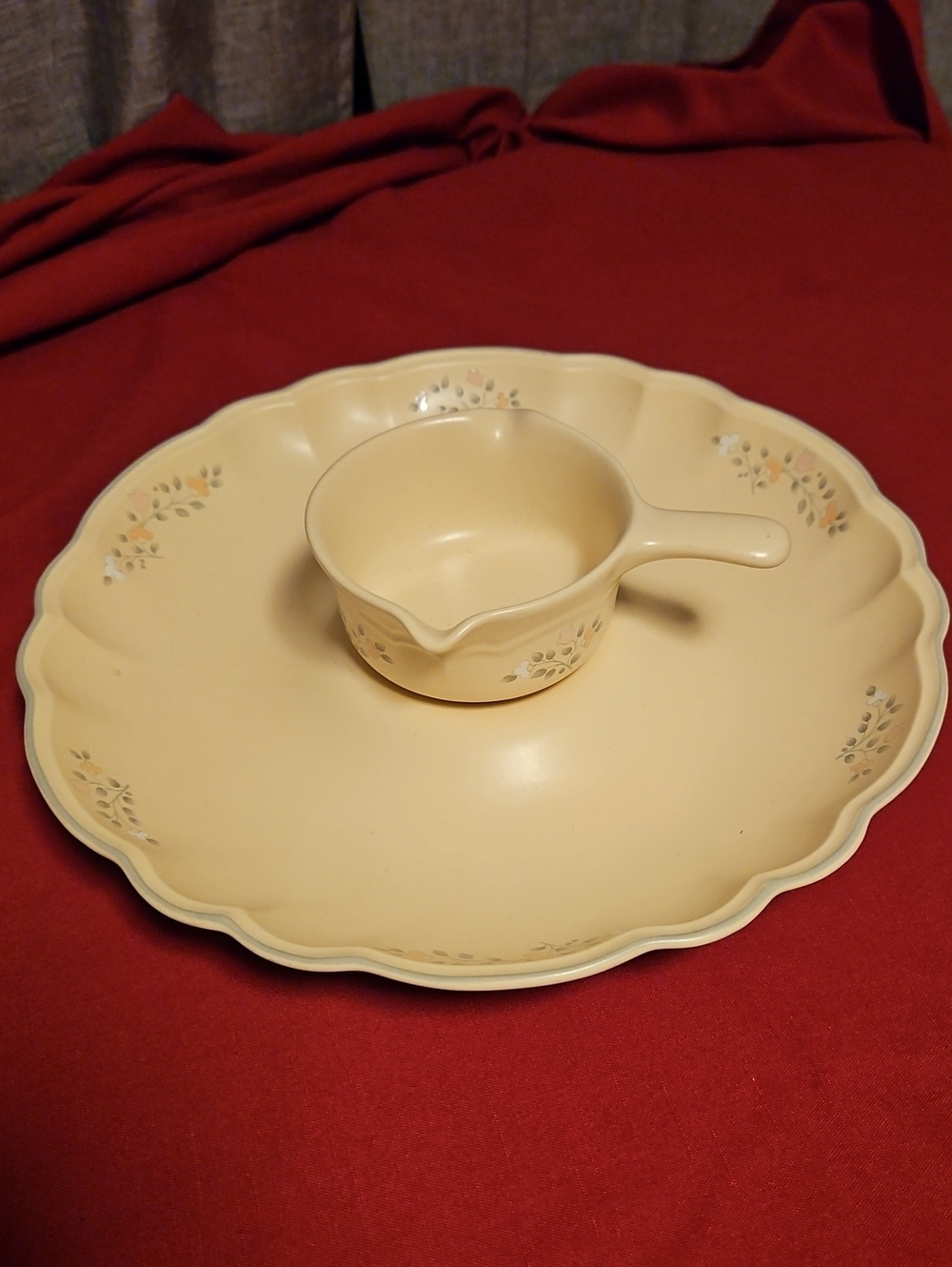 Pfaltzgraff Cream Floral Scalloped Chip & Dip Platter with Handled Dip Bowl